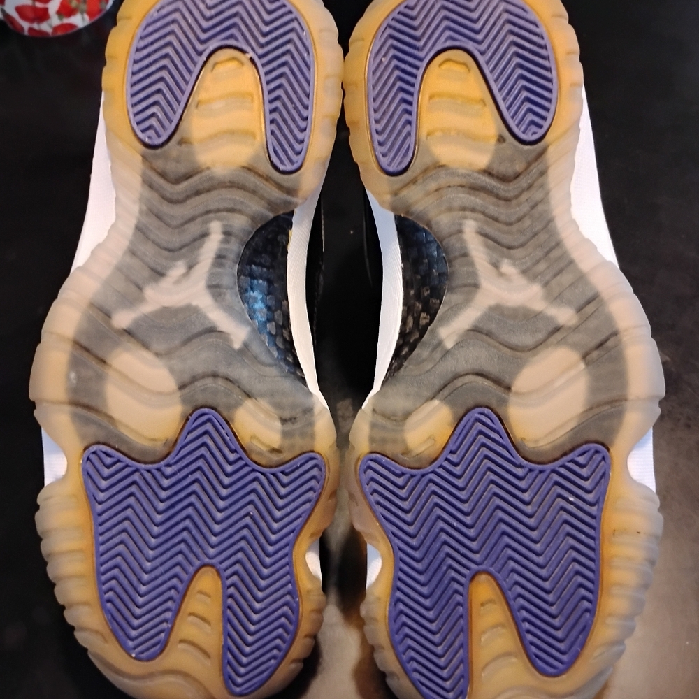 Jordan Retro High Tops - Picture 9 of 12